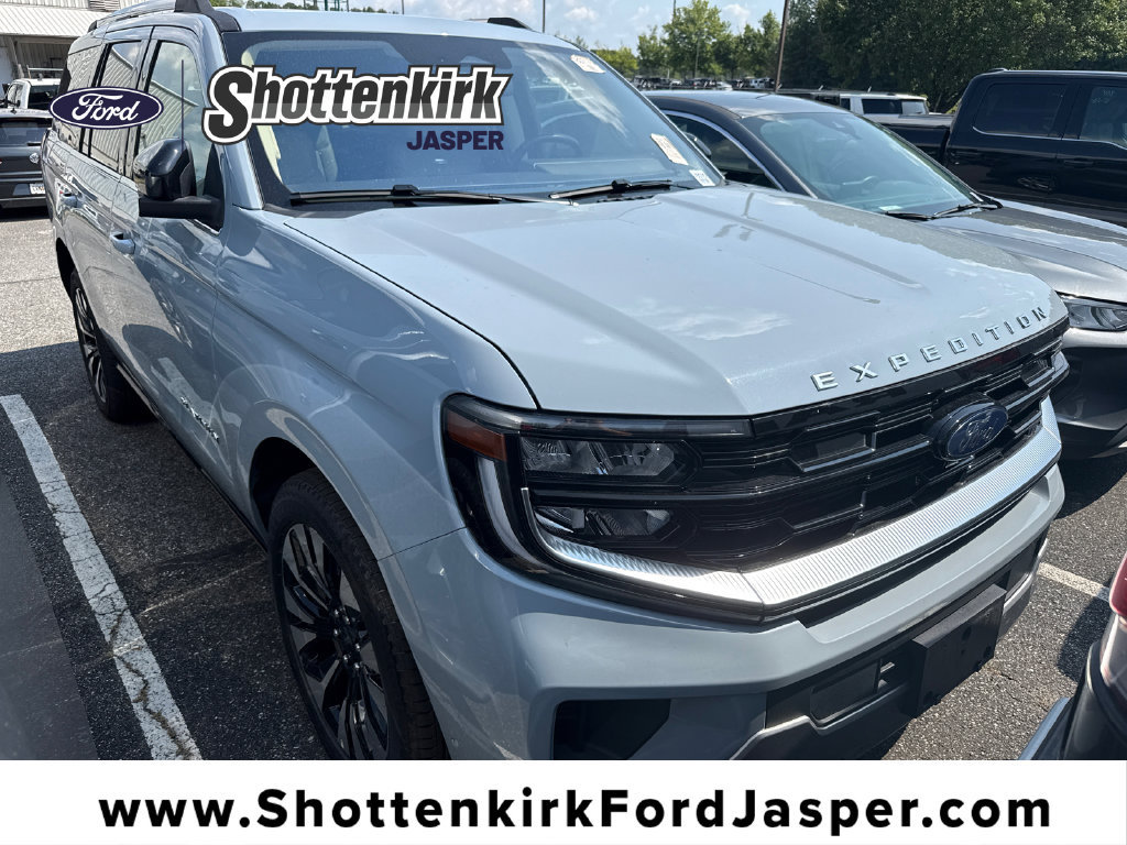 Used 2025 Ford Expedition Platinum w/ Driver's Package AWD/4WD image 1