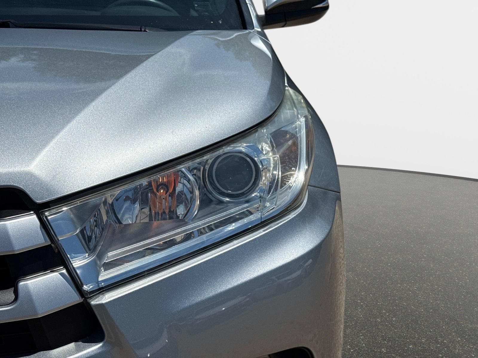 Used 2019 Toyota Highlander LE FWD image 9