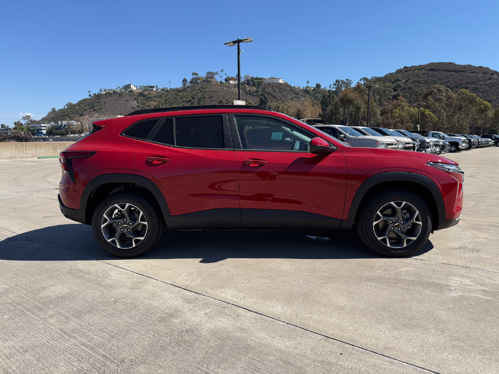 New 2026 Chevrolet Trax LT w/ Sunroof Package FWD image 5