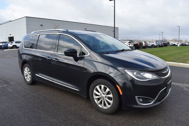 Used 2018 Chrysler Pacifica Touring-L Plus image 1