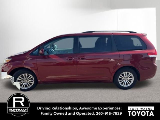 Used 2013 Toyota Sienna XLE w/ Preferred Accessory Pkg image 1