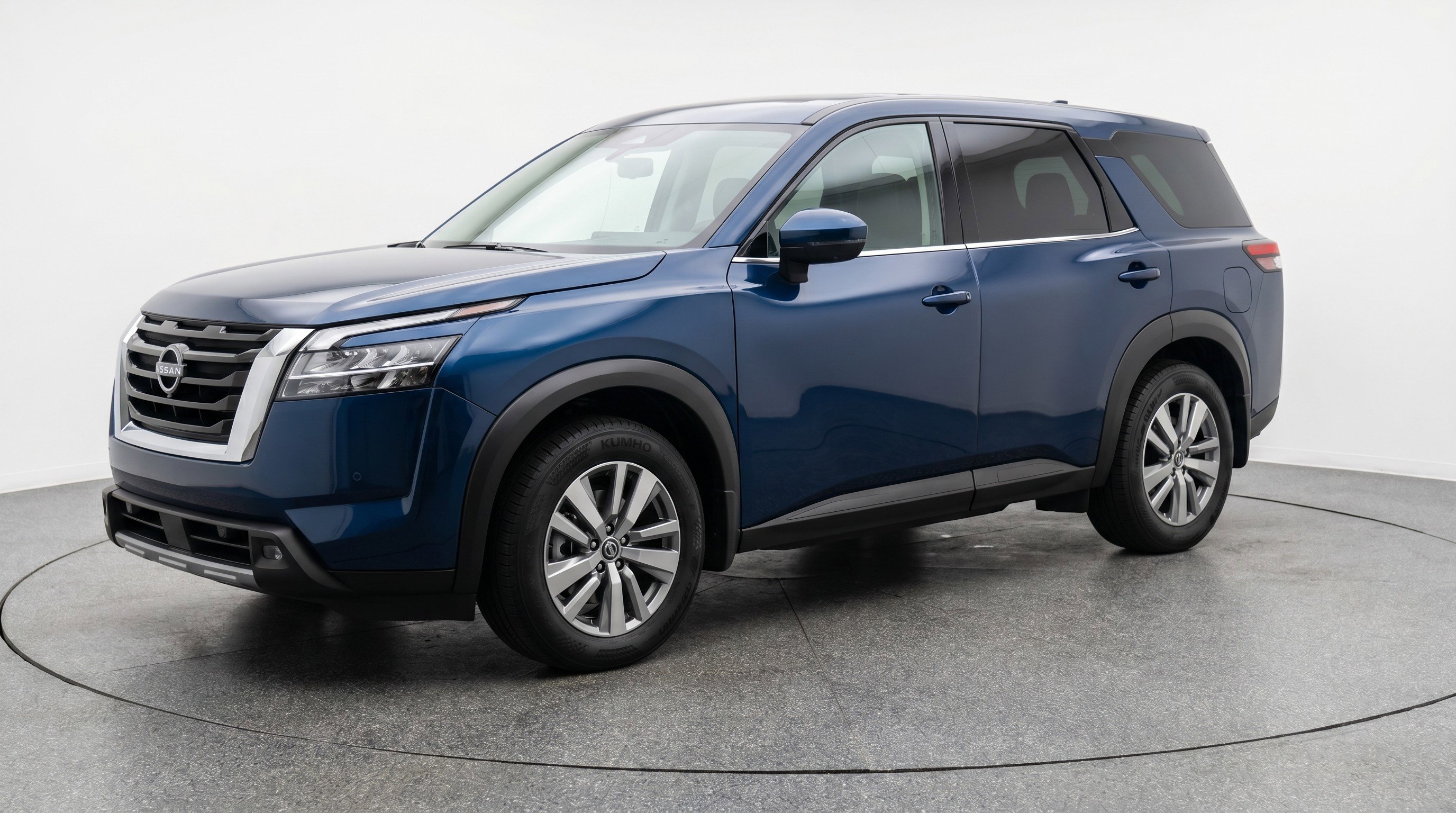 Used 2025 Nissan Pathfinder SV FWD image 3