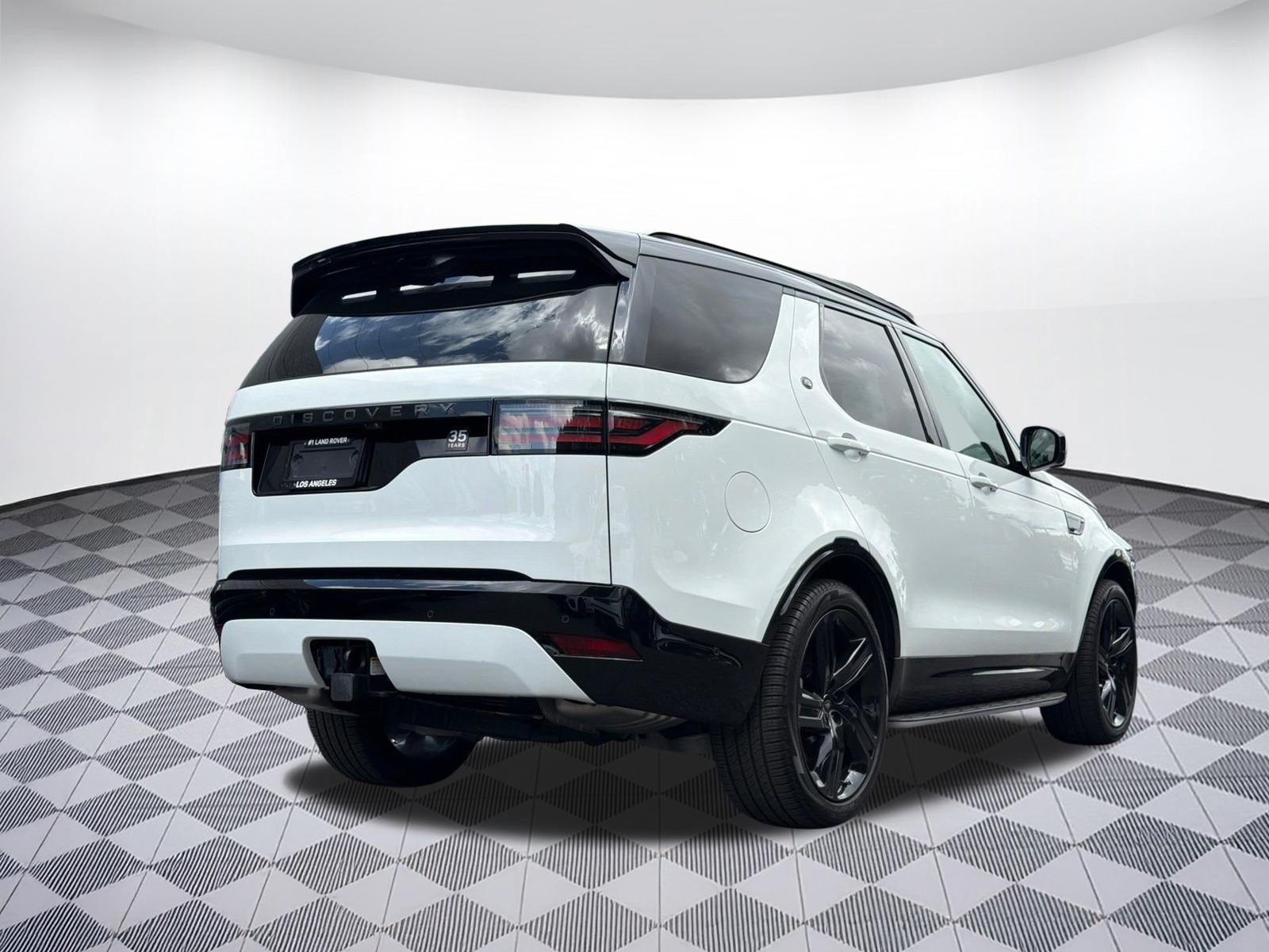 Used 2025 Land Rover Discovery Dynamic SE AWD/4WD image 8