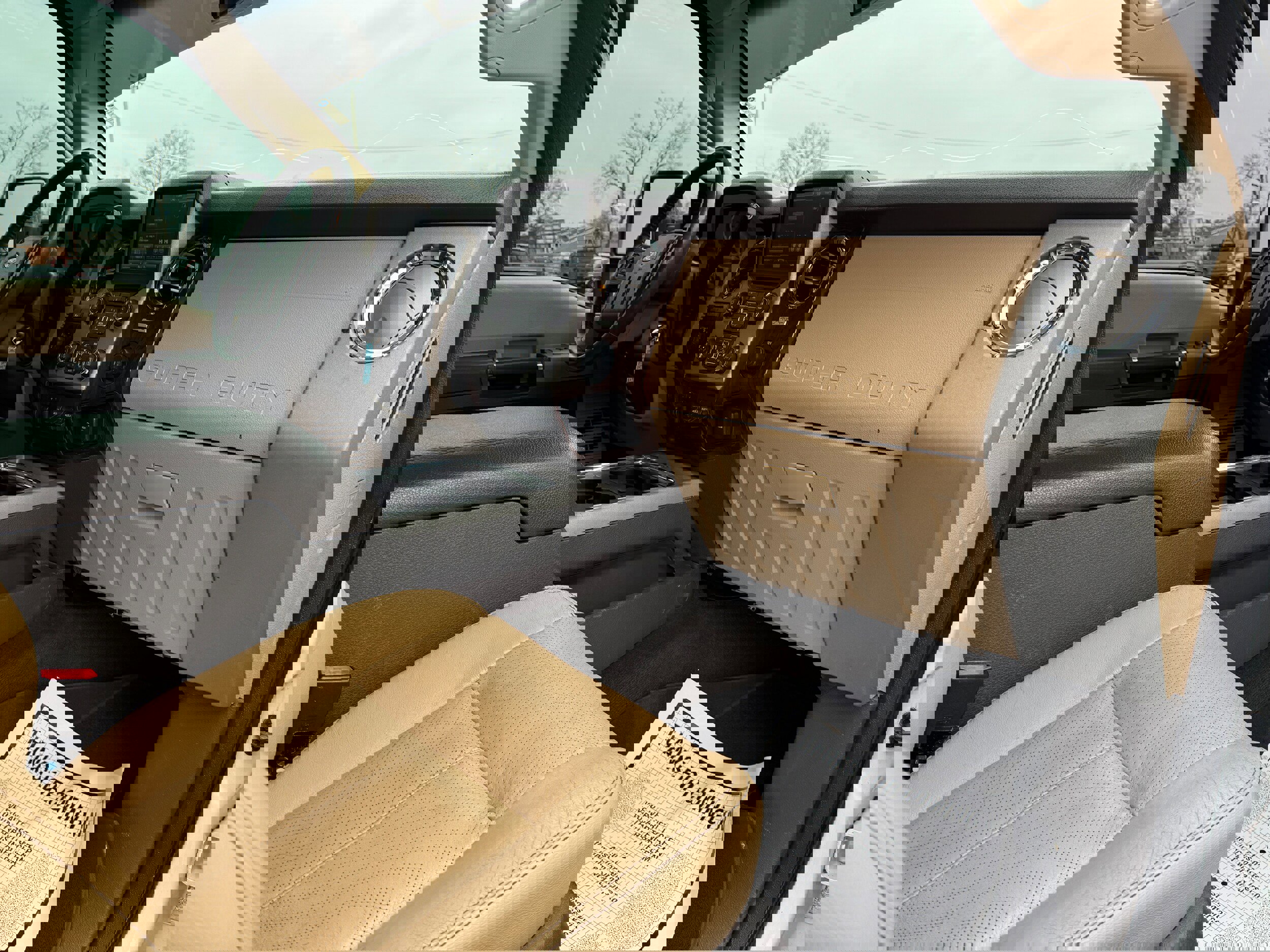 Used 2015 Ford F250 Lariat w/ Lariat Ultimate Package image 16