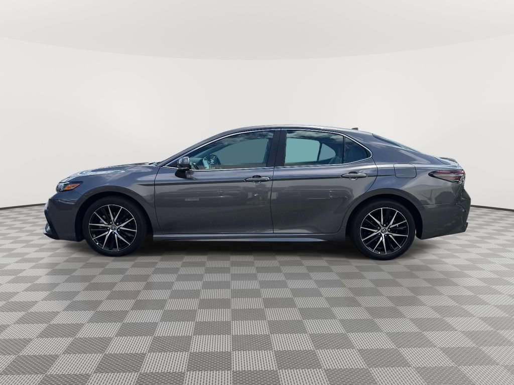 Used 2023 Toyota Camry SE AWD/4WD image 4