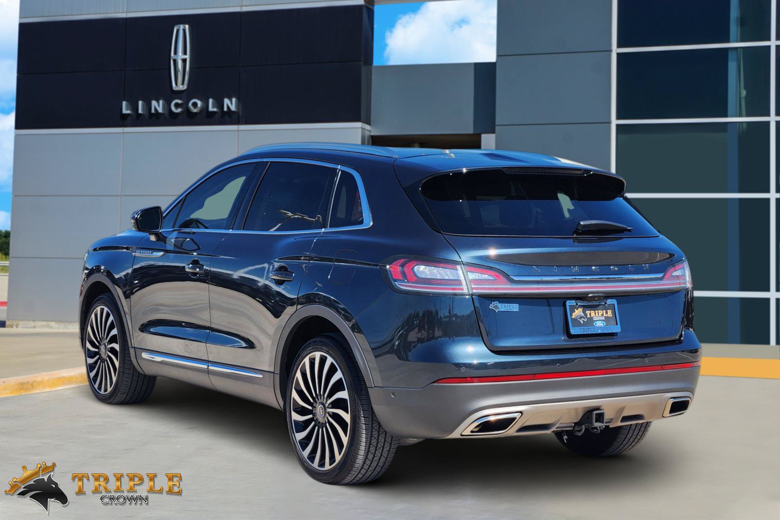 Used 2022 Lincoln Nautilus Black Label w/ Class II Trailer Tow Package AWD/4WD image 4