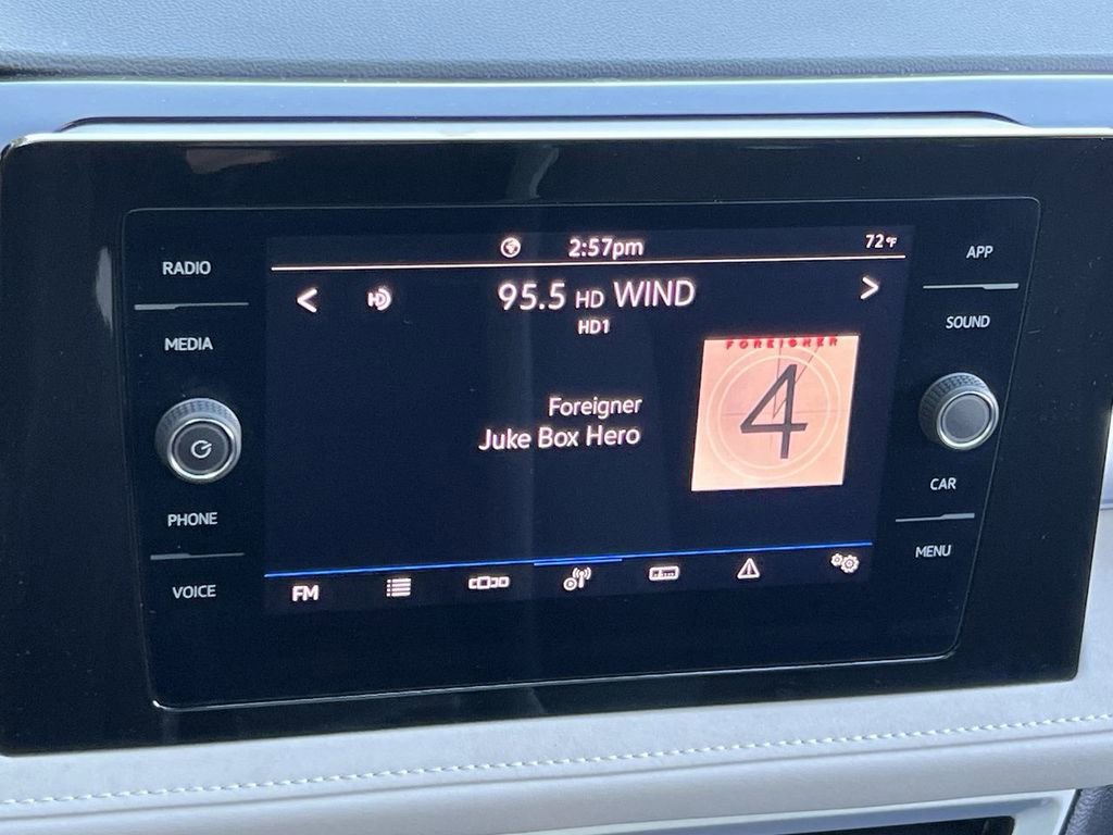 Used 2025 Volkswagen Taos SE w/ Panoramic Sunroof Package image 18