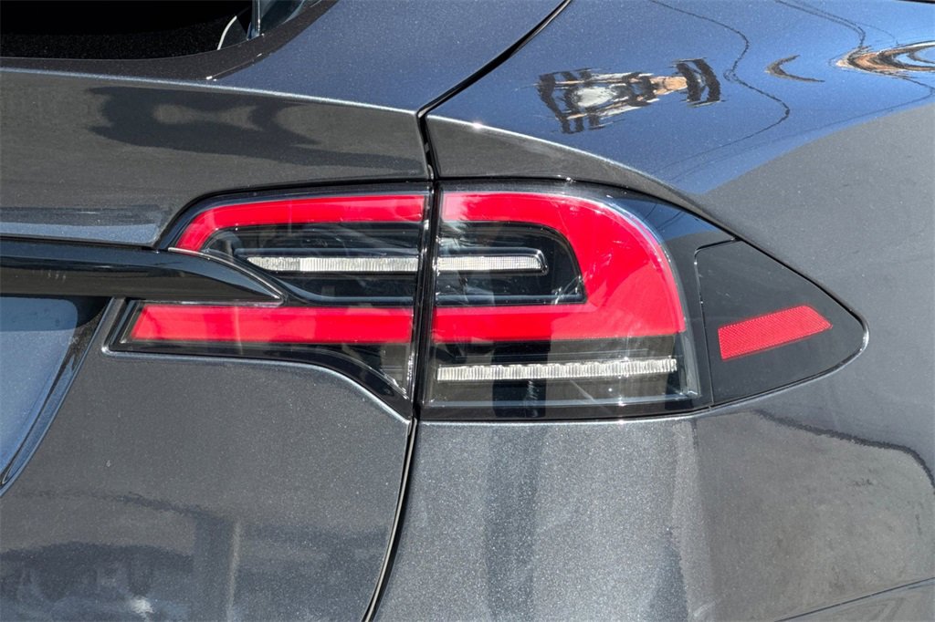 Used 2024 Tesla Model X image 25