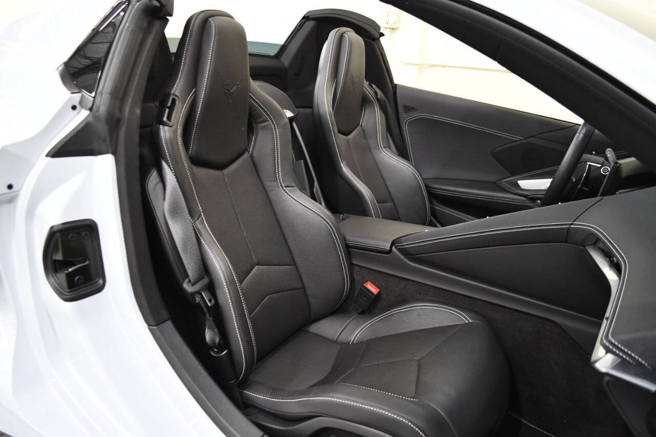 Used 2024 Chevrolet Corvette Stingray Convertible w/ Z51 Performance Package RWD image 10