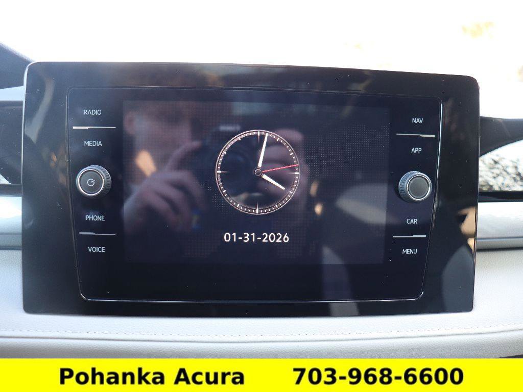 Used 2025 Volkswagen Taos SEL image 16