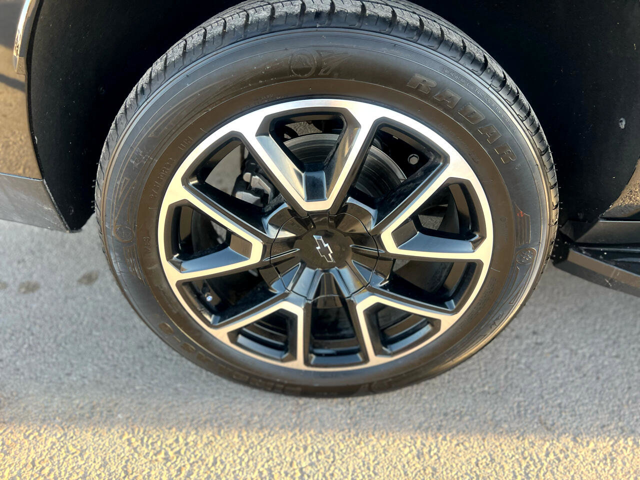 Used 2023 Chevrolet Suburban RST w/ Luxury Package image 32