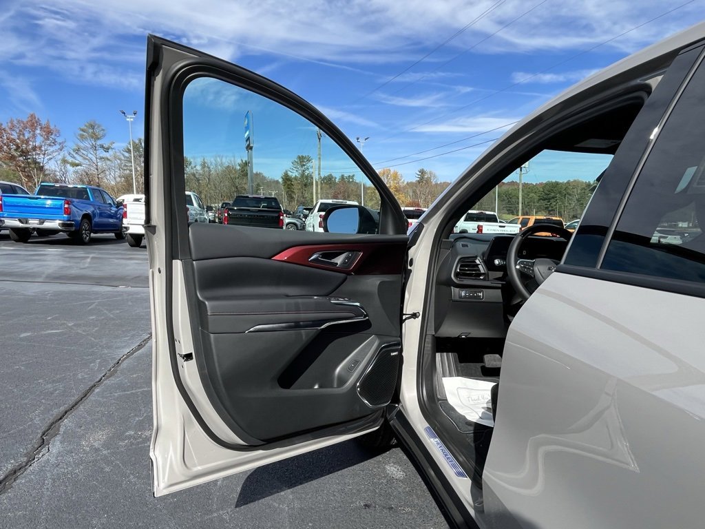 New 2026 Chevrolet Traverse Z71 w/ Enhanced Driving Package image 13