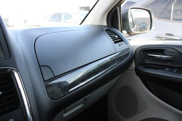 Used 2014 Dodge Grand Caravan SXT FWD image 17