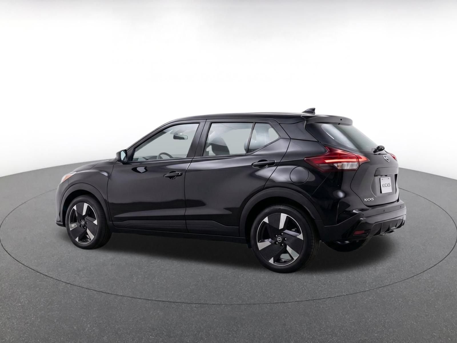 Used 2026 Nissan Kicks SR AWD/4WD image 6