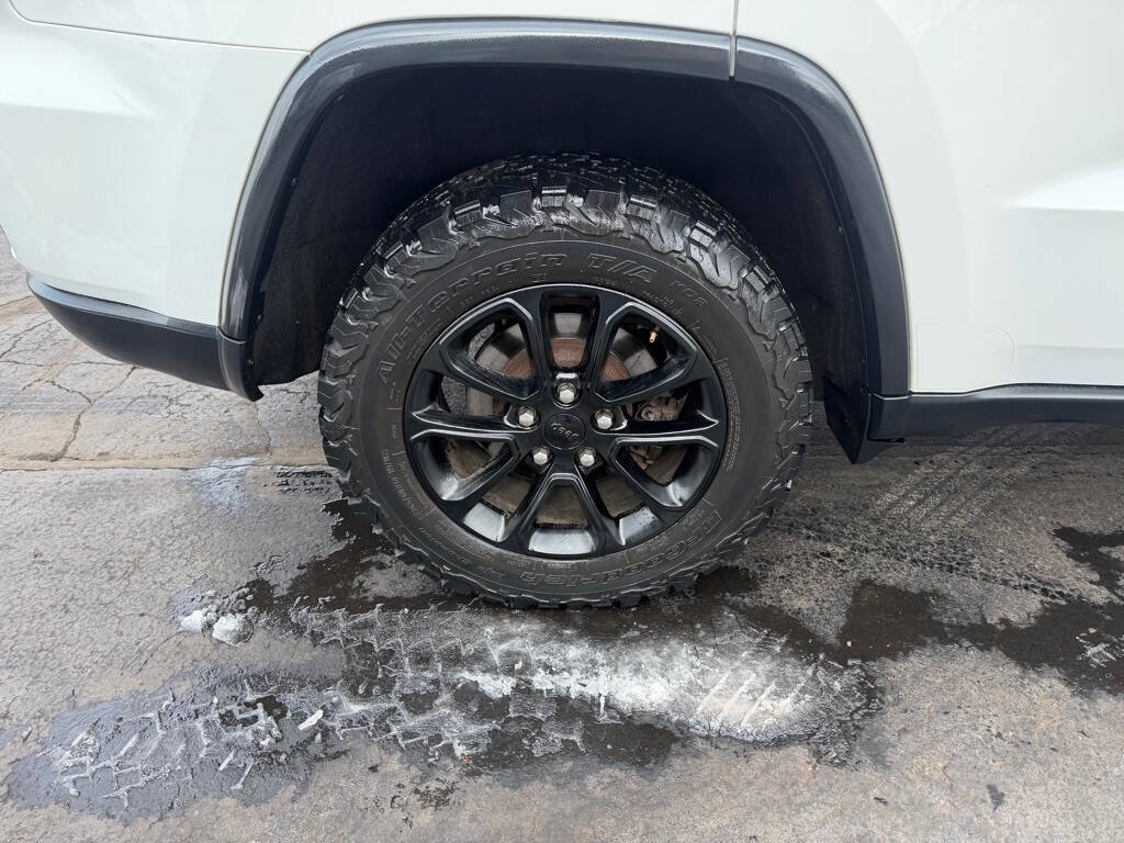 Used 2014 Jeep Grand Cherokee Laredo w/ 18" Wheel & 8.4" Radio Group image 10