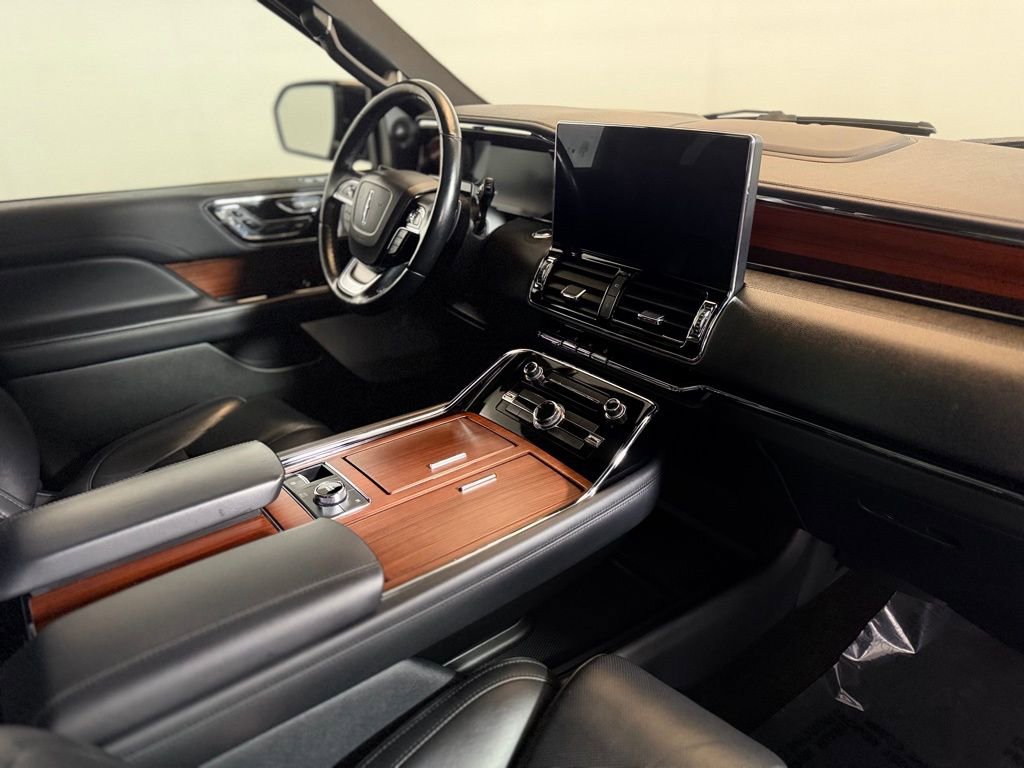 Used 2023 Lincoln Navigator Reserve image 10