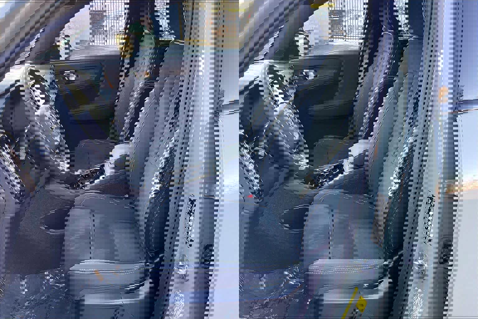 Used 2023 Volvo C40 P8 Recharge Ultimate image 28