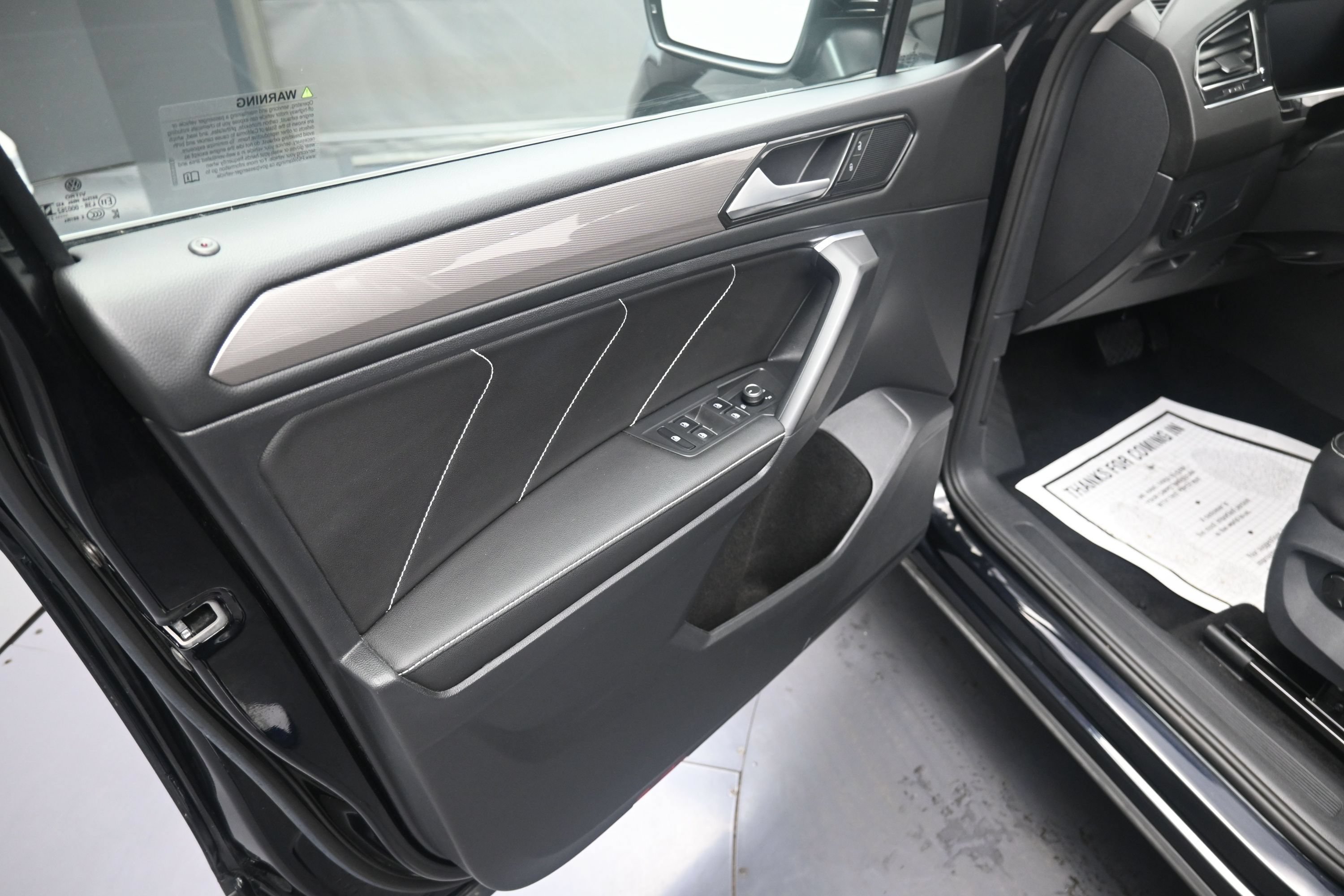 Used 2023 Volkswagen Tiguan SE w/ Panoramic Sunroof Package AWD/4WD image 16