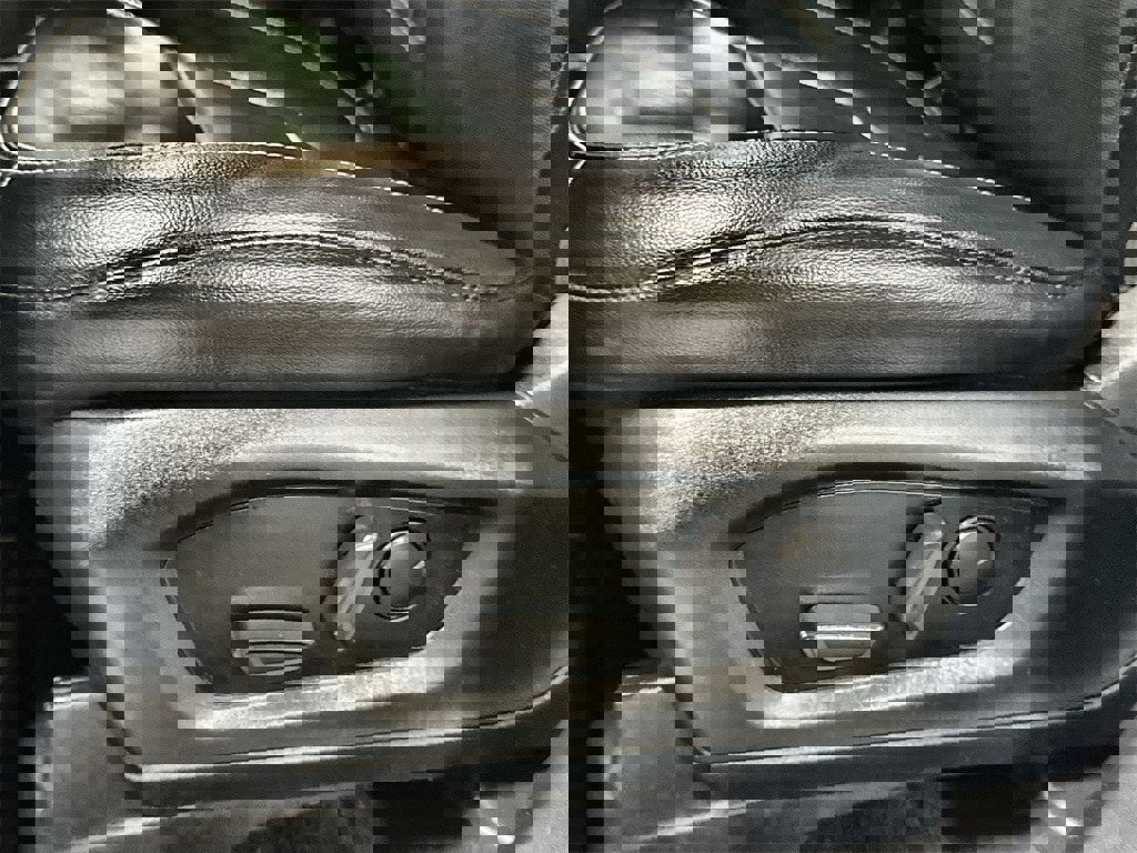 Used 2022 Ford Explorer Limited image 13