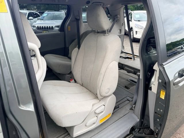 Used 2014 Toyota Sienna LE AWD/4WD image 27