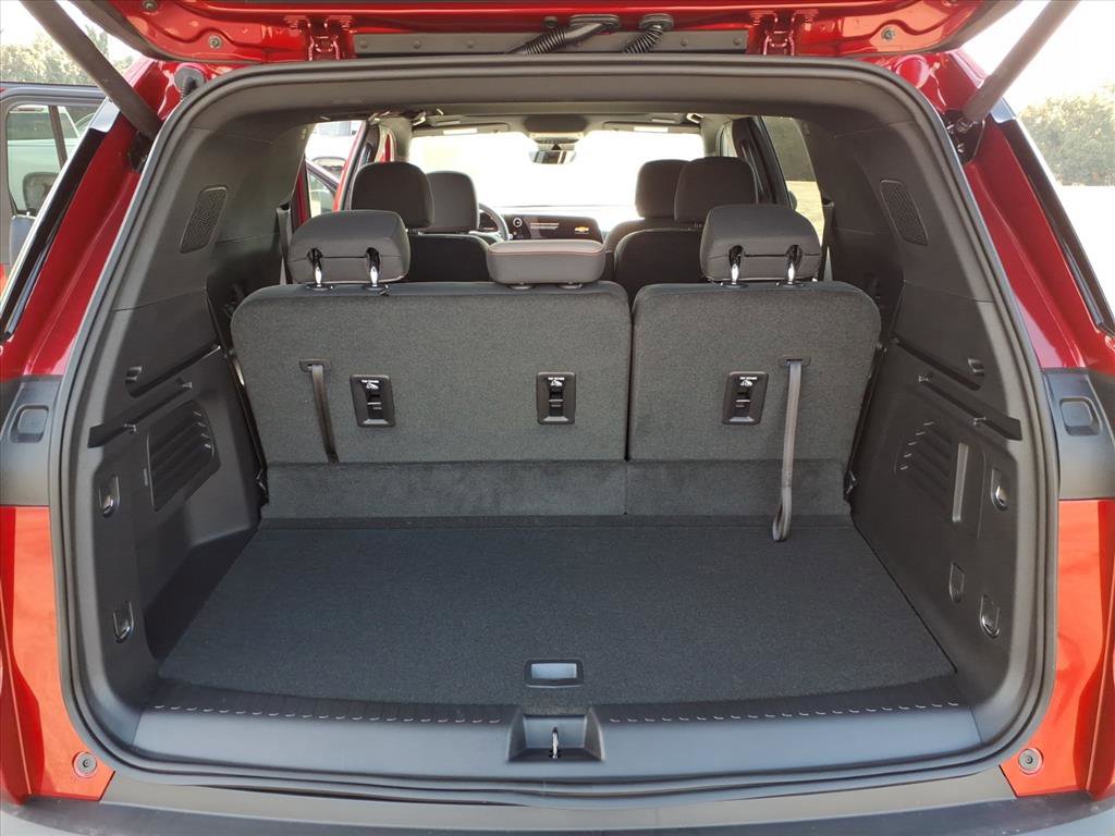 New 2026 Chevrolet Traverse LT w/ Sun and Wheel Package image 11