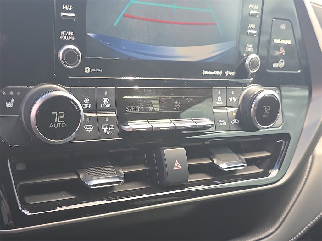 Used 2021 Toyota Highlander XLE image 25