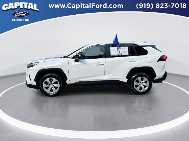 Used 2025 Toyota RAV4 LE AWD/4WD image 5