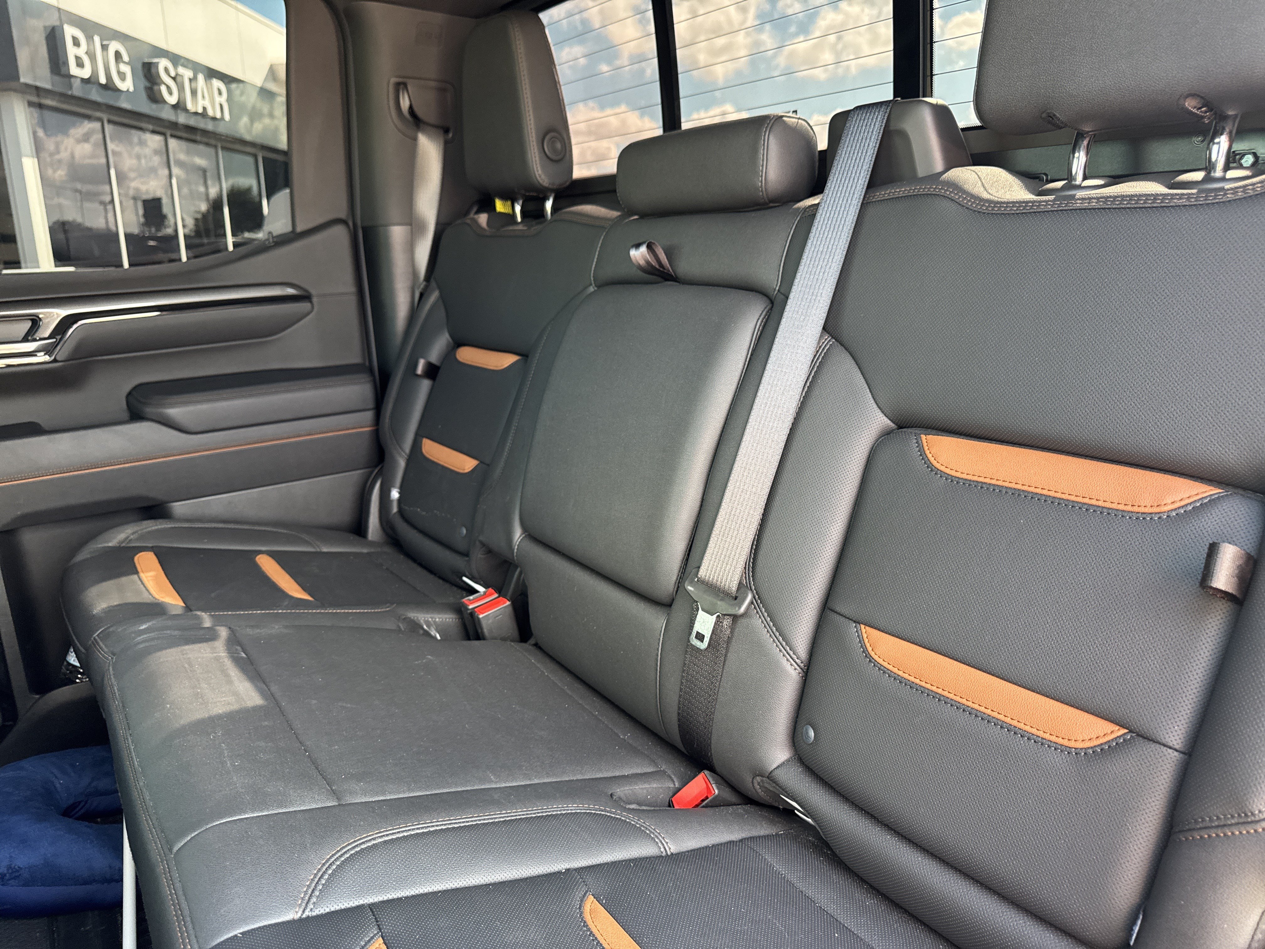 Used 2025 GMC Sierra 1500 AT4 w/ AT4 Premium Package AWD/4WD image 6