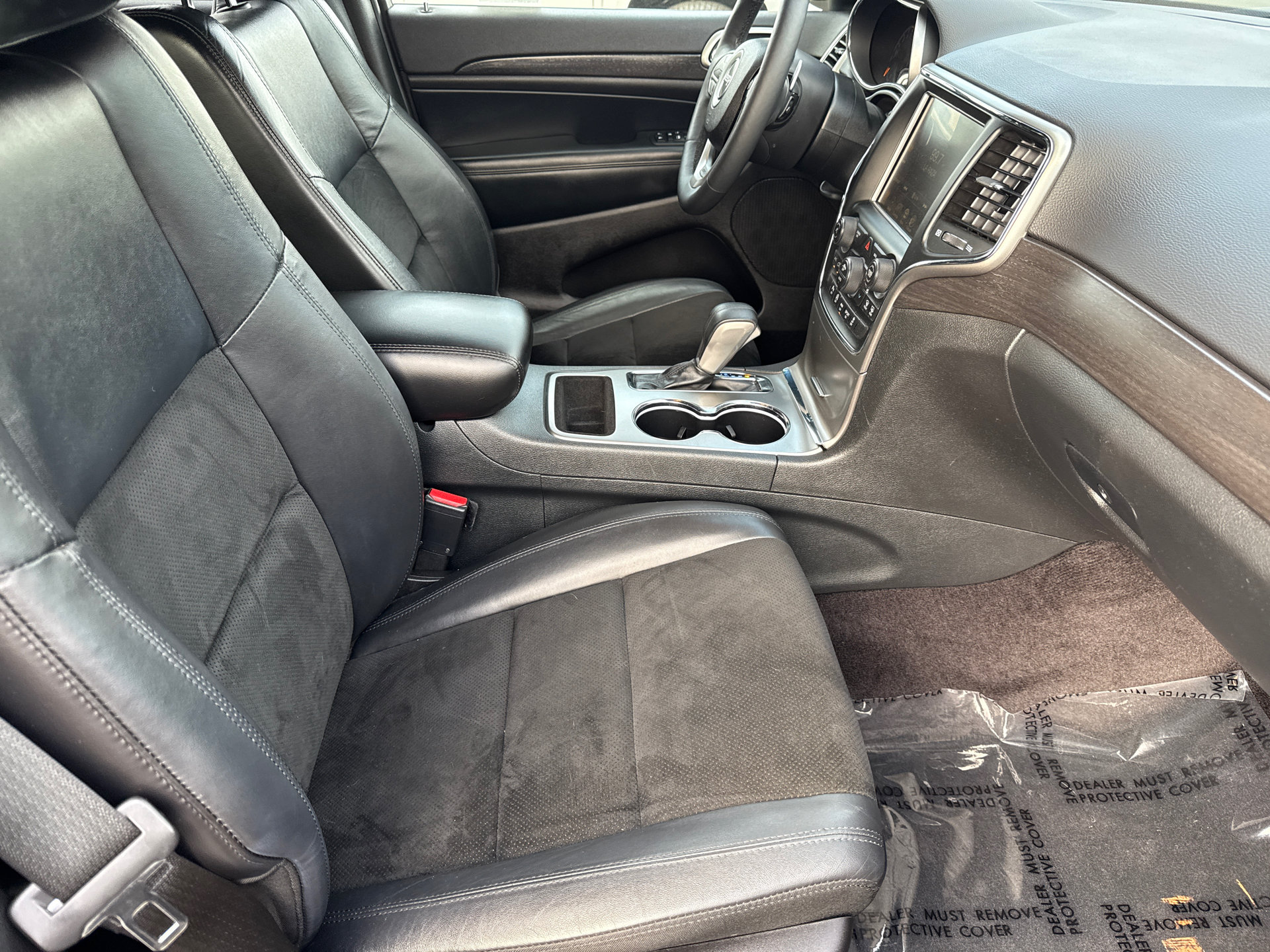 Used 2017 Jeep Grand Cherokee Altitude RWD image 12