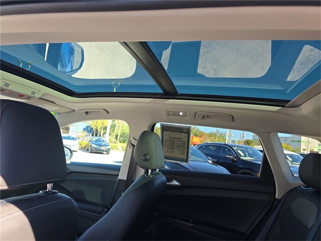 Used 2025 Volkswagen Taos SE image 28