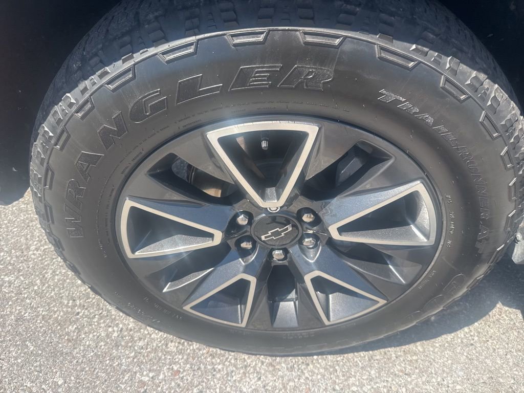 Used 2022 Chevrolet Tahoe Z71 w/ Off-Road Capability Package image 11