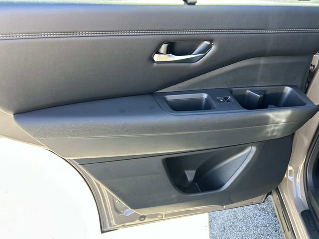 Used 2024 Nissan Pathfinder Platinum image 21