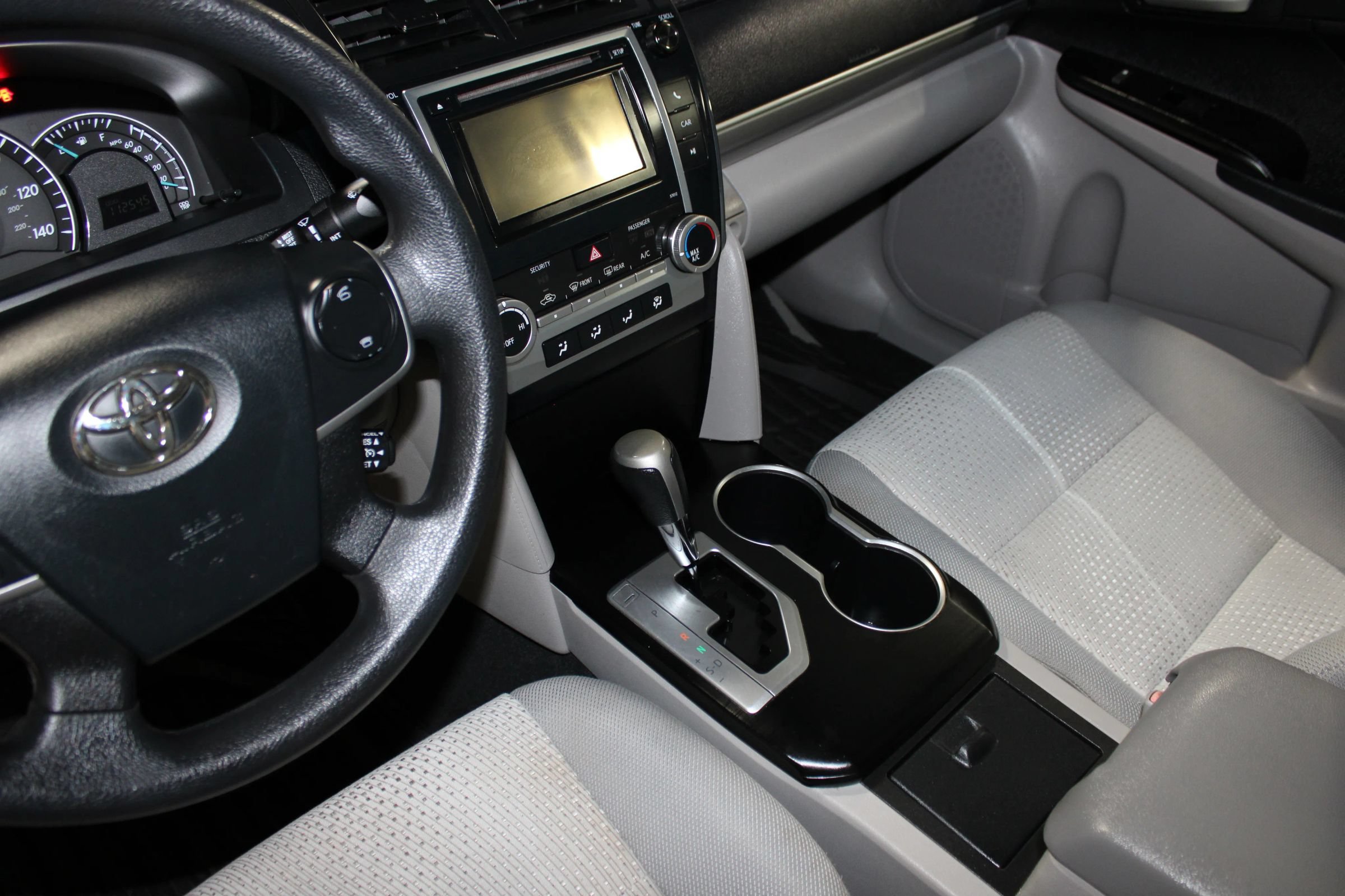Used 2012 Toyota Camry LE FWD image 14