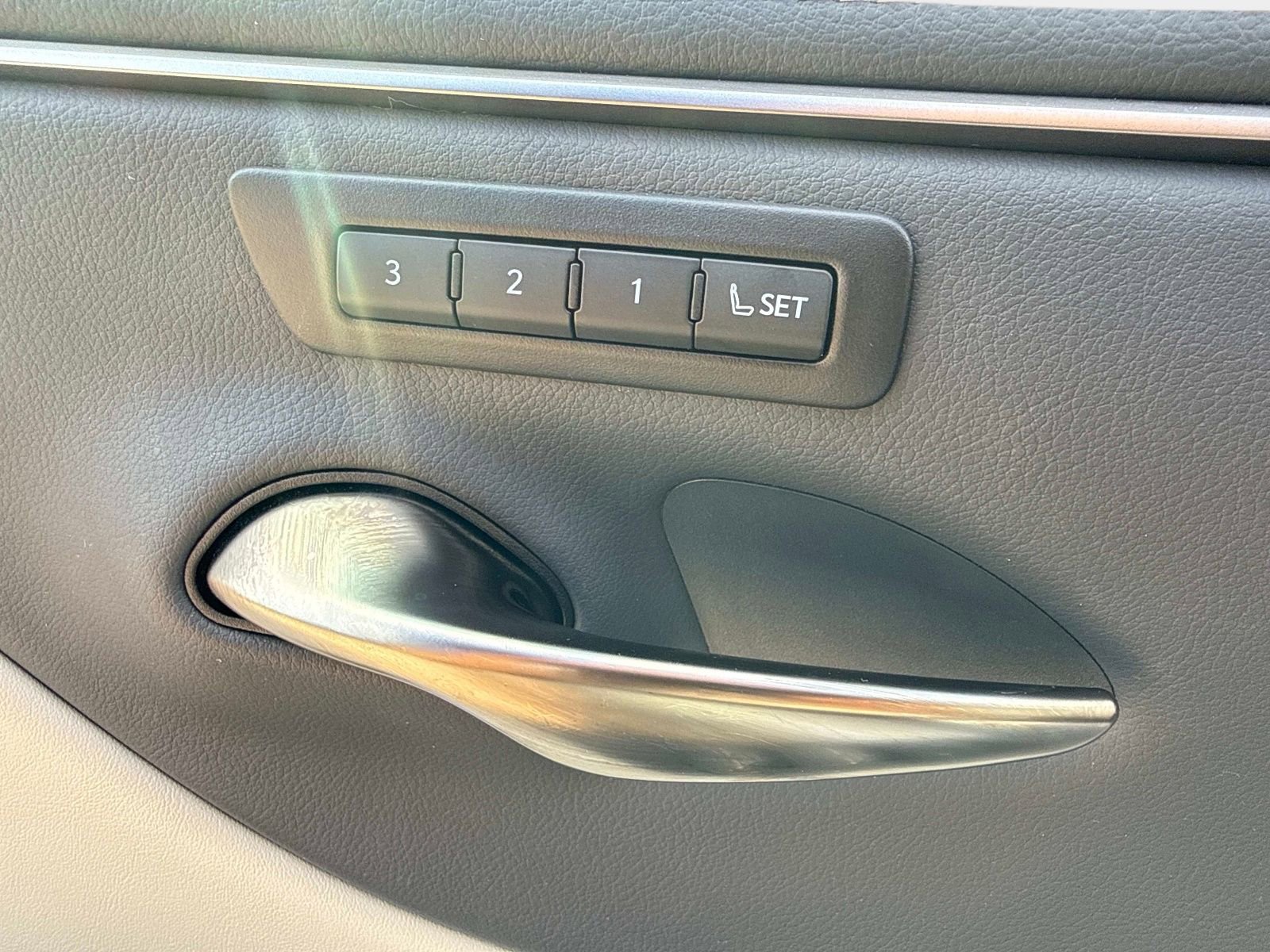 Used 2025 Lexus ES 350 w/ Premium Package image 18