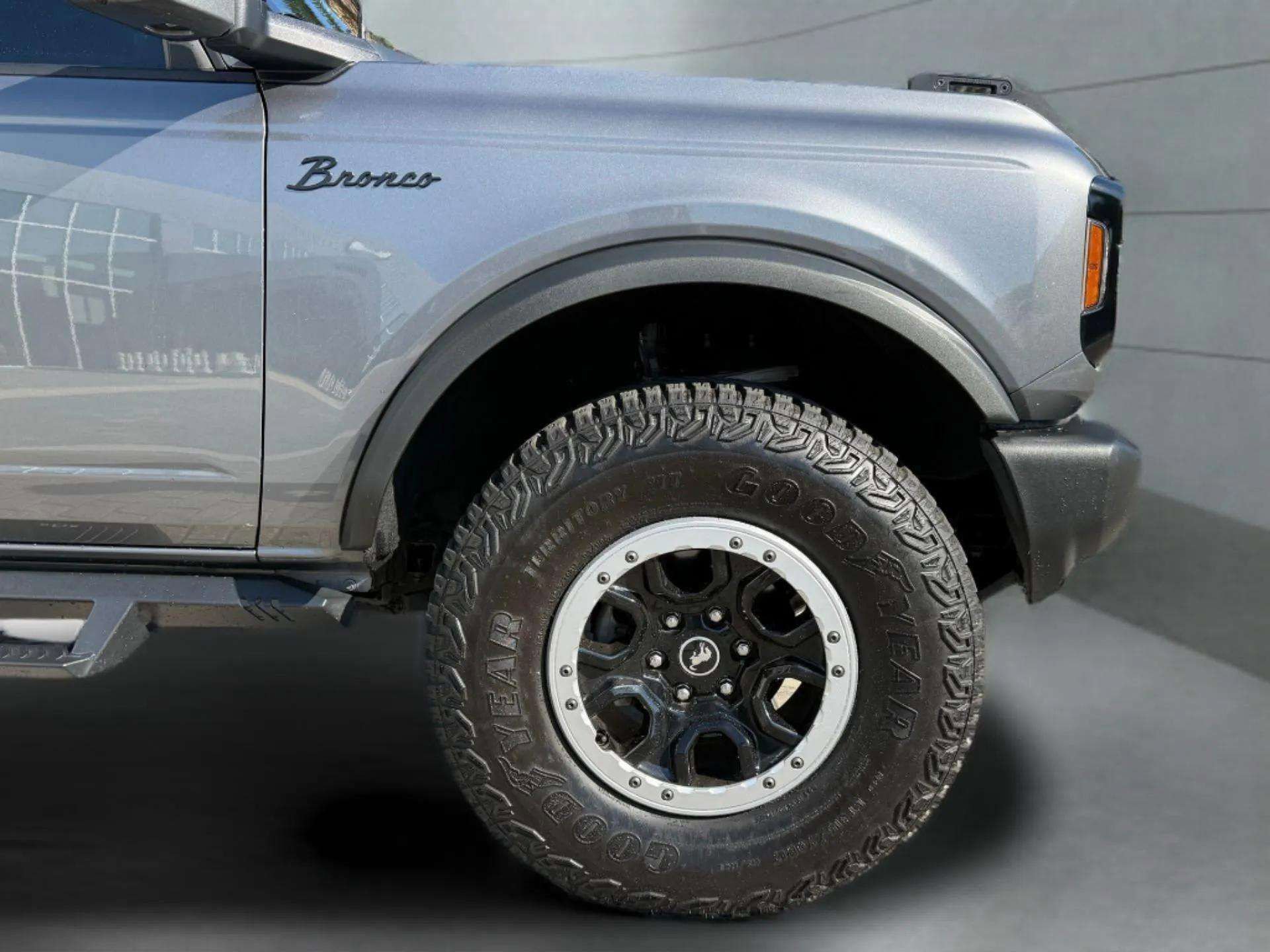 Used 2023 Ford Bronco Outer Banks w/ Sasquatch Package image 6