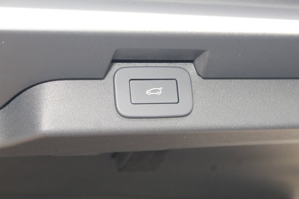 New 2026 Land Rover Discovery Limited Edition AWD/4WD image 13