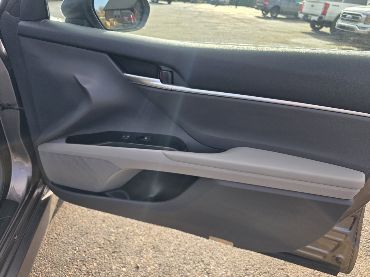 Used 2018 Toyota Camry LE w/ Convenience Package image 14