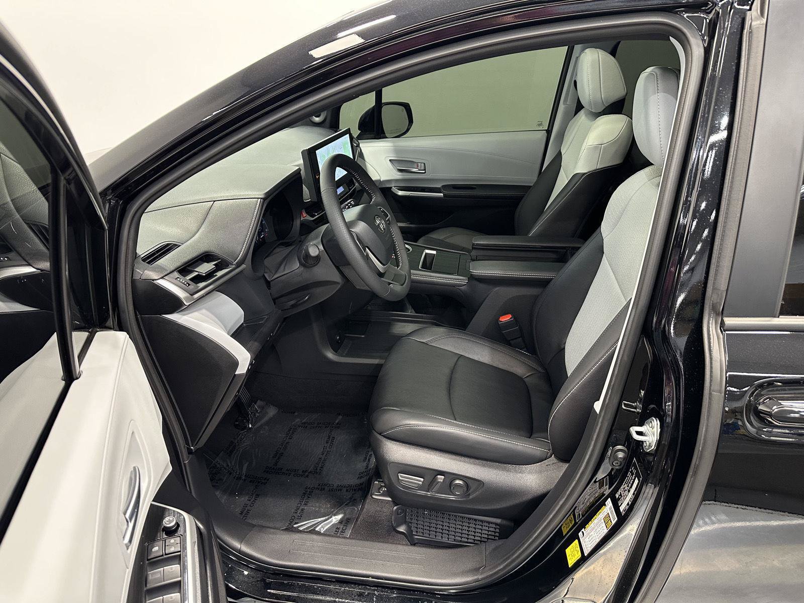 Used 2026 Toyota Sienna XSE AWD/4WD image 14