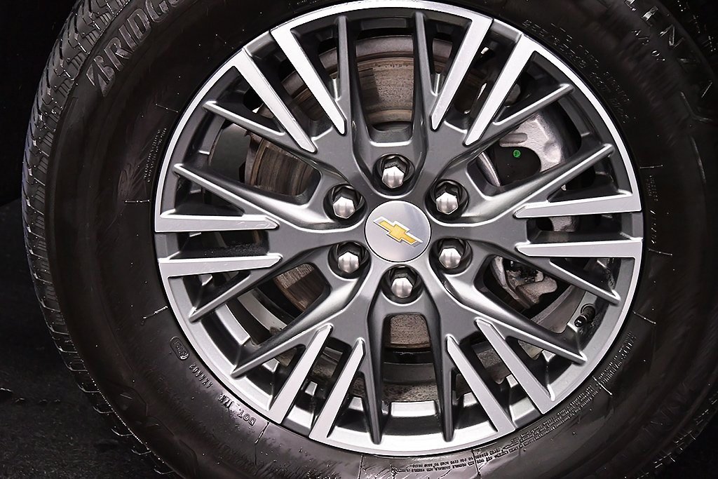 Used 2025 Chevrolet Traverse LT image 9