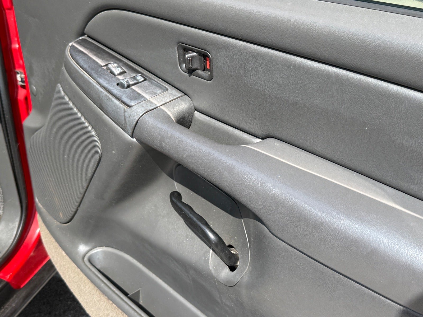 Used 2004 Chevrolet Silverado 1500 W/T RWD image 16