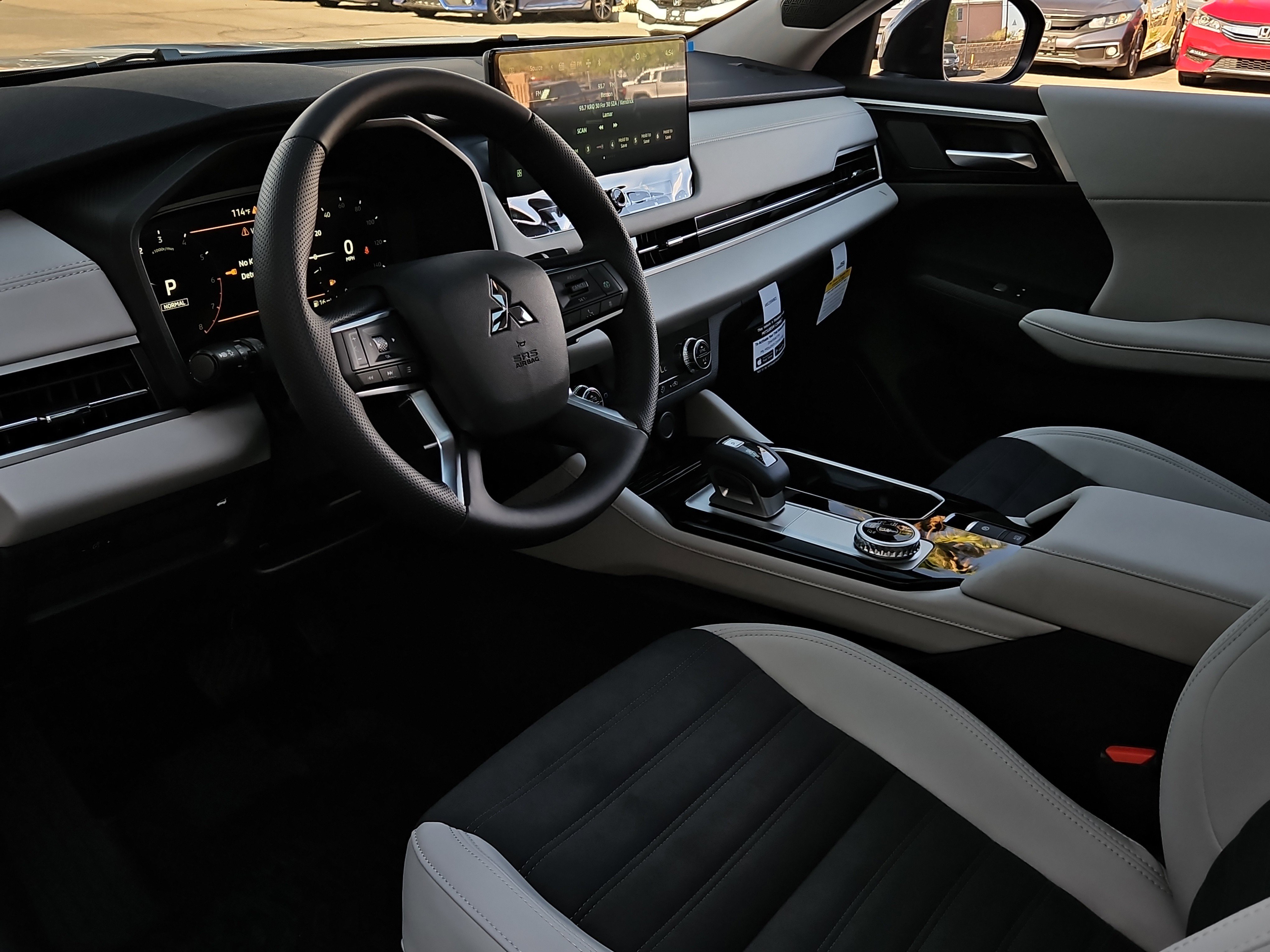New 2025 Mitsubishi Outlander SE image 8