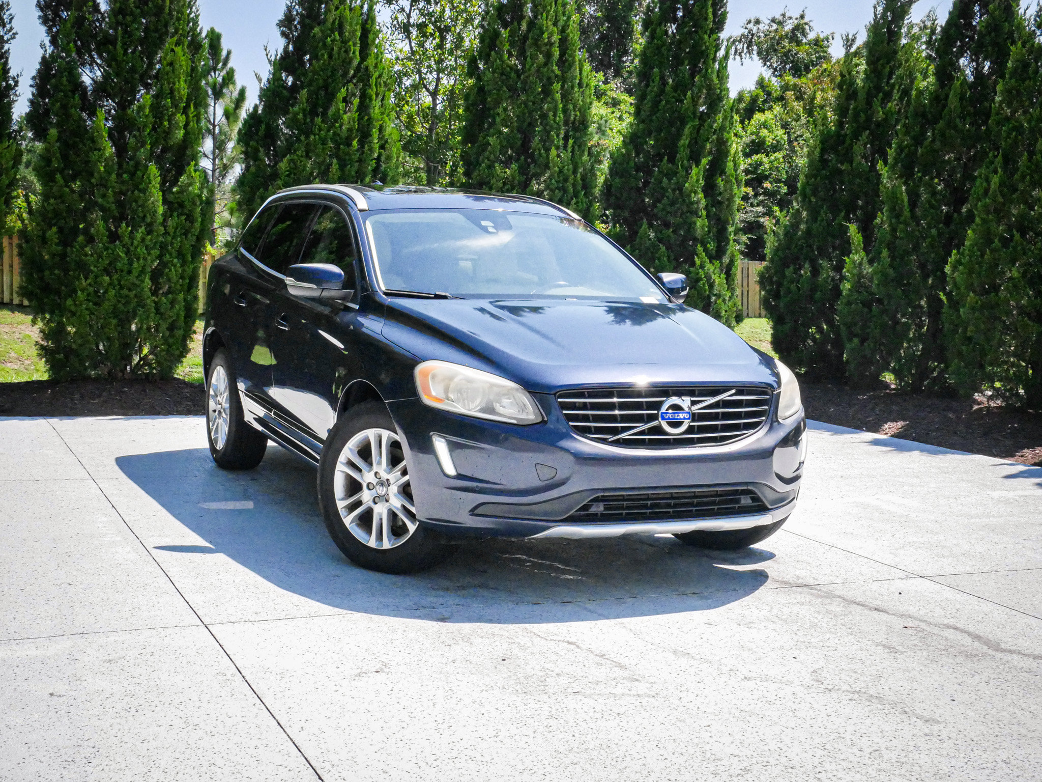 Used 2015 Volvo XC60 T5 Premier w/ Proximity Package FWD image 2