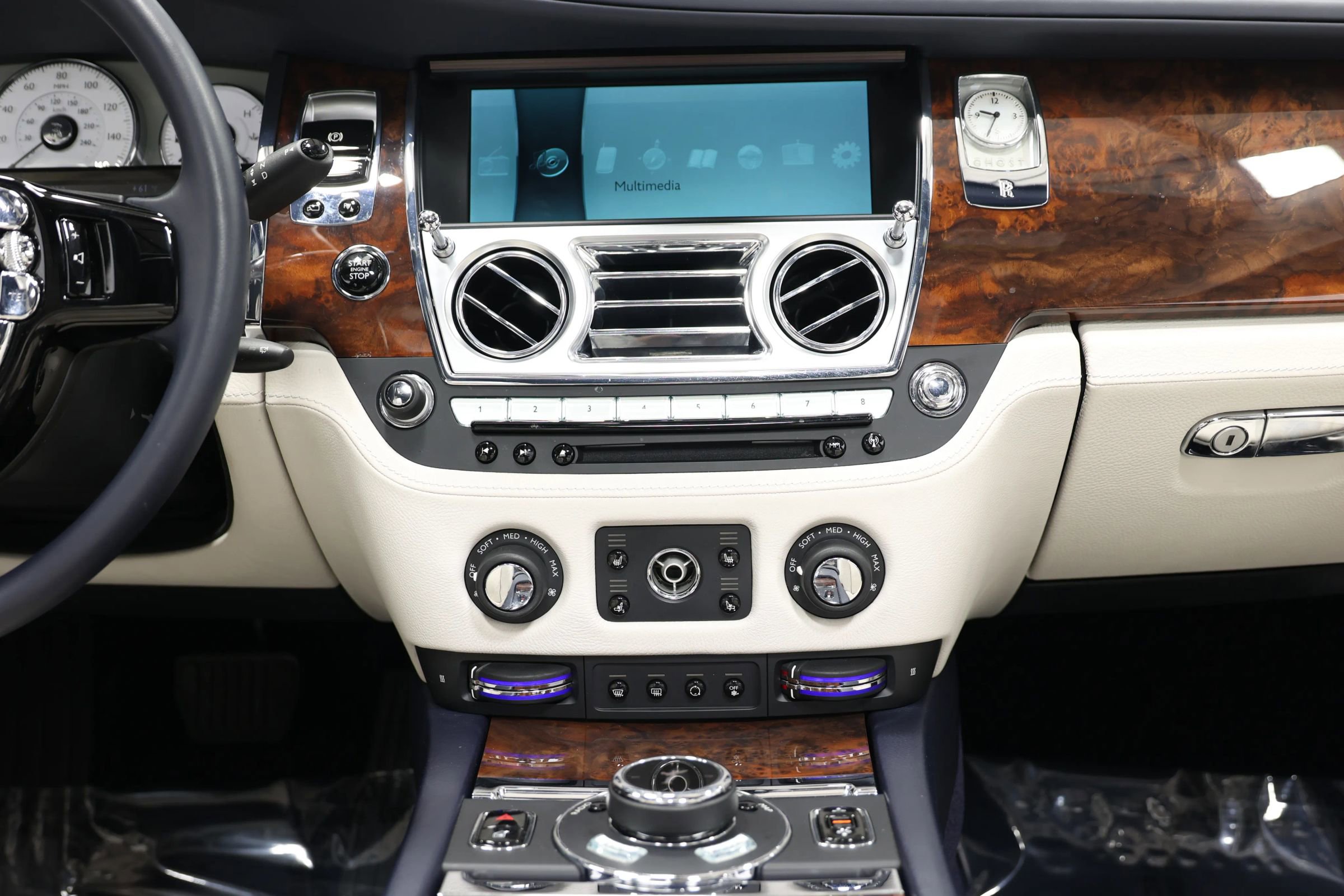 Used 2015 Rolls-Royce Ghost image 37