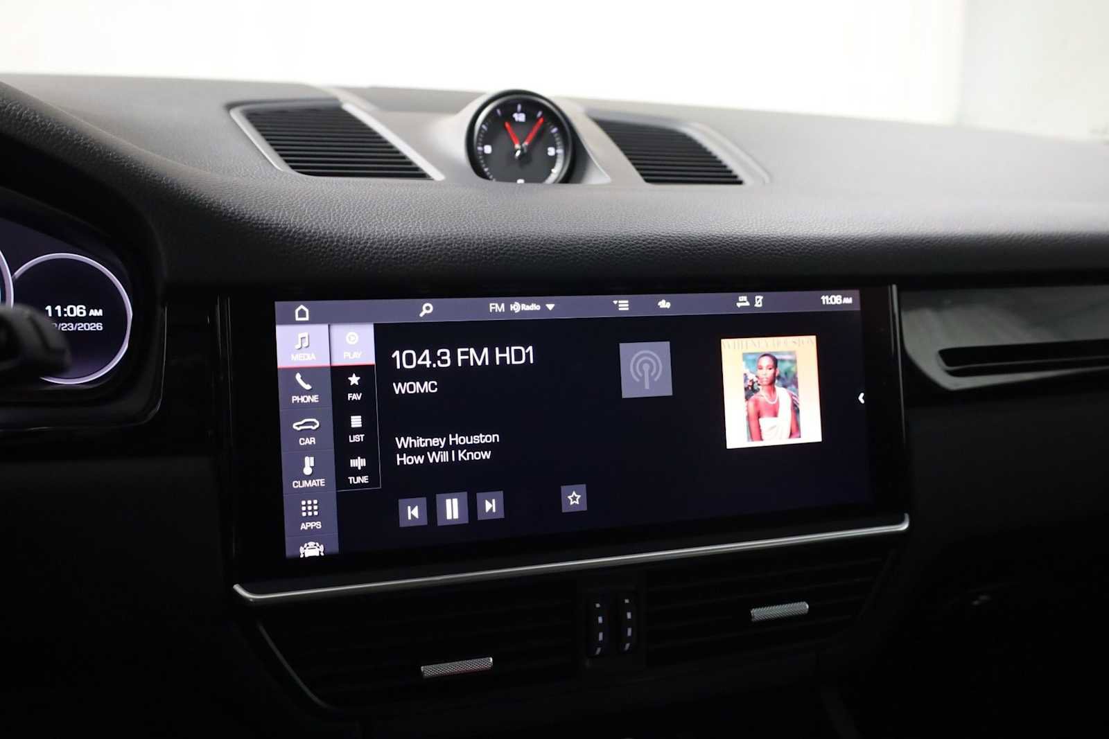 Used 2021 Porsche Cayenne image 32