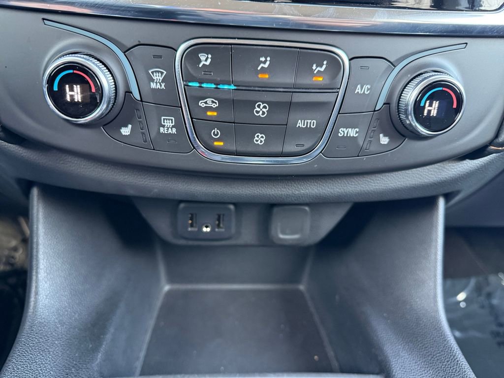 Used 2021 Chevrolet Traverse LT image 18