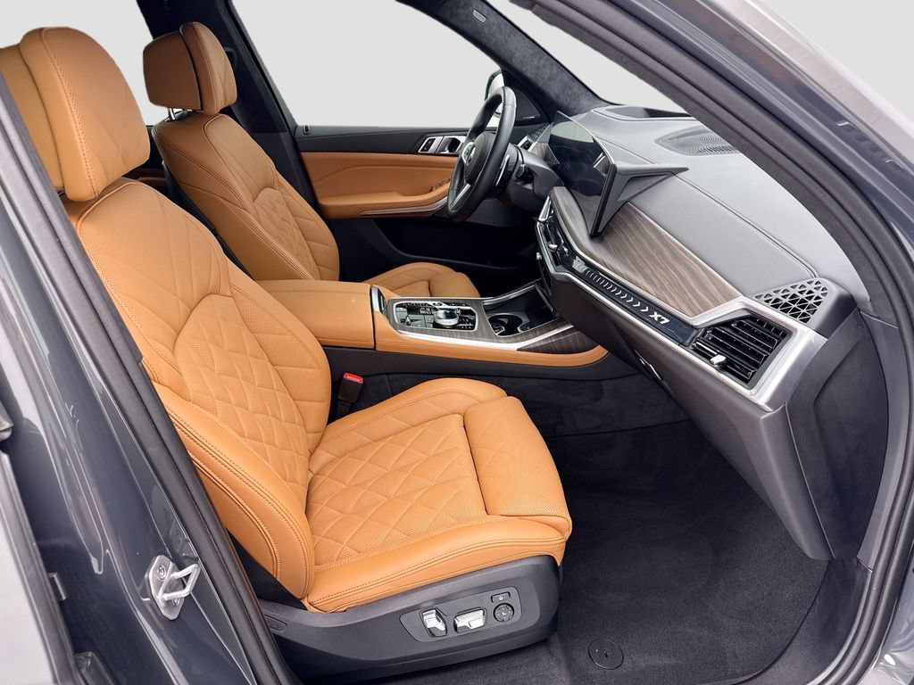 Used 2024 BMW X7 xDrive40i w/ M Sport Package AWD/4WD image 19