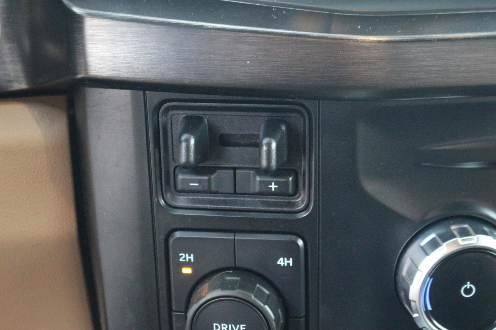 Used 2023 Ford F250 Lariat w/ Sport Appearance Package AWD/4WD image 27