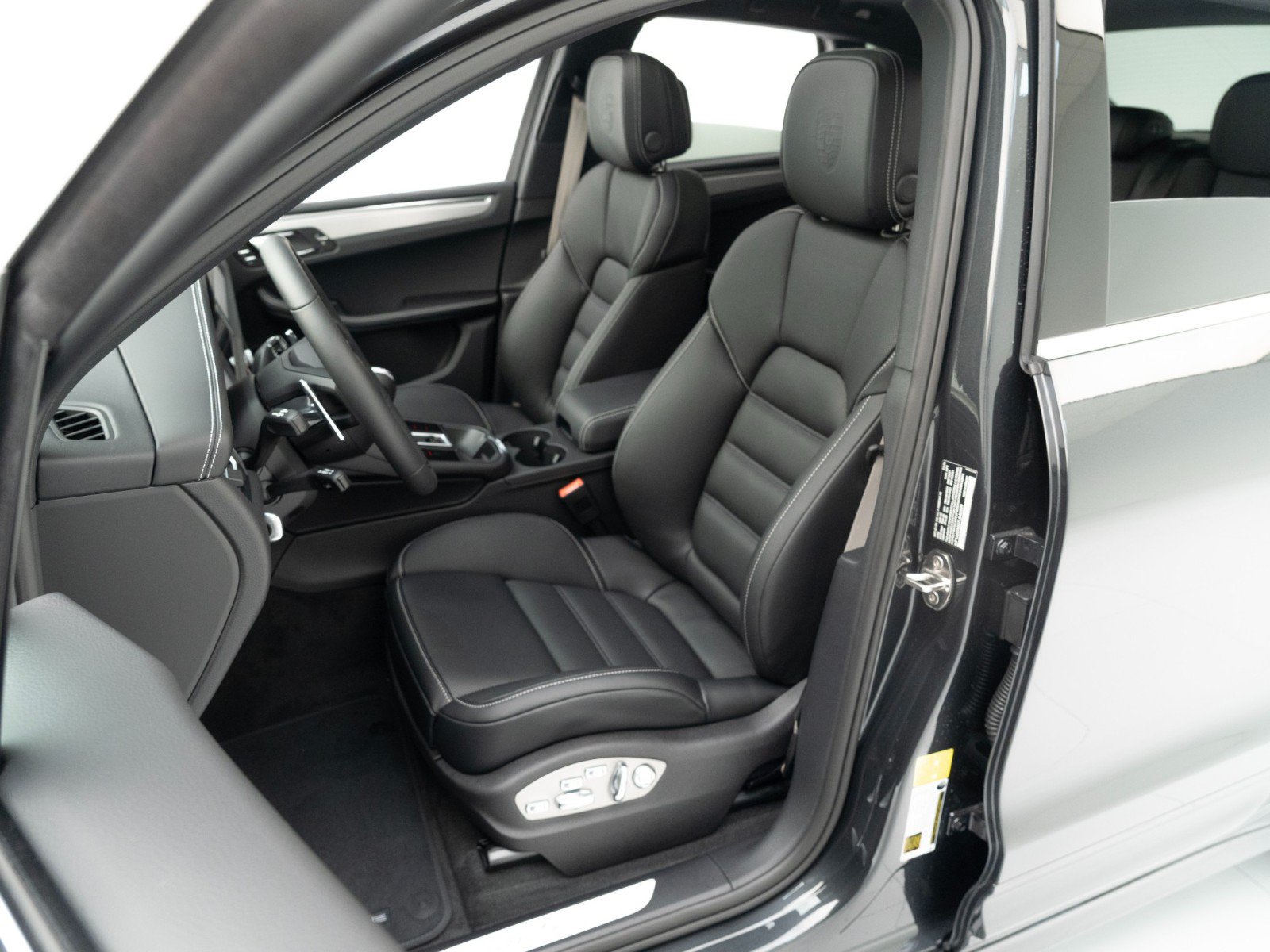 New 2026 Porsche Macan S AWD/4WD image 5