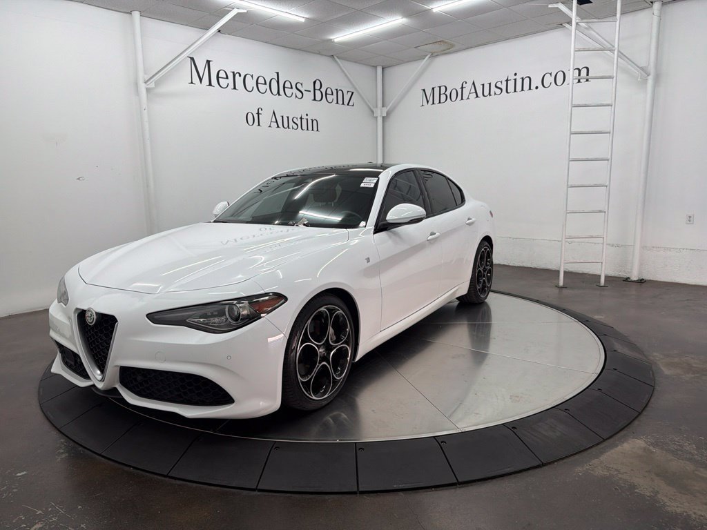 Used 2023 Alfa Romeo Giulia Ti RWD image 3