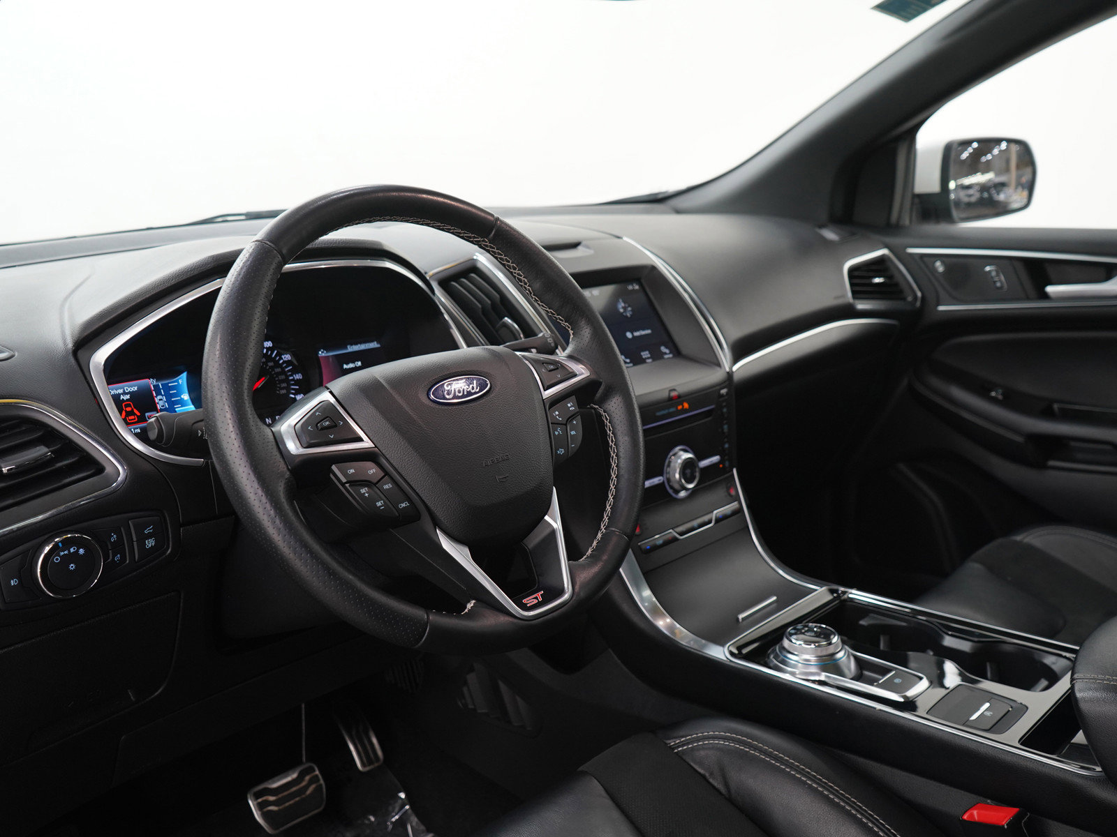 Used 2019 Ford Edge ST w/ Cold Weather Package AWD/4WD image 26